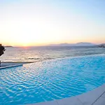 ميكونوس بيتش Mykonos Town